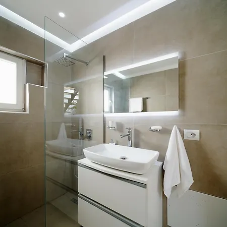 Apartment City View Penthouse With Private Veranda Tirana