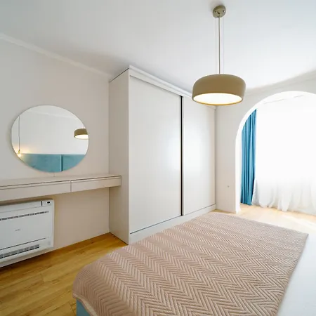 City View Penthouse With Private Veranda *