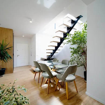 City View Penthouse With Private Veranda Apartment