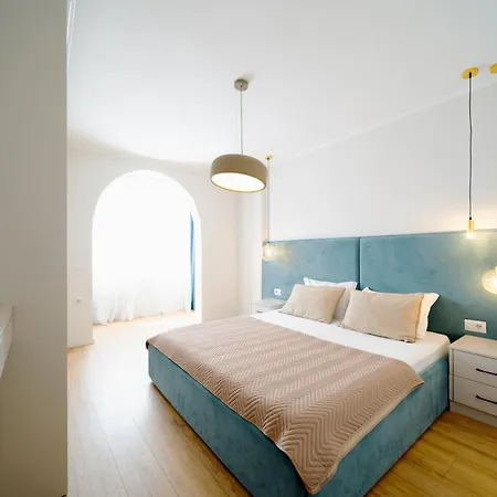 City View Penthouse With Private Veranda Apartment *