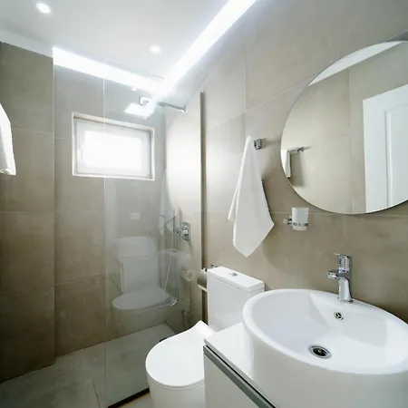 City View Penthouse With Private Veranda